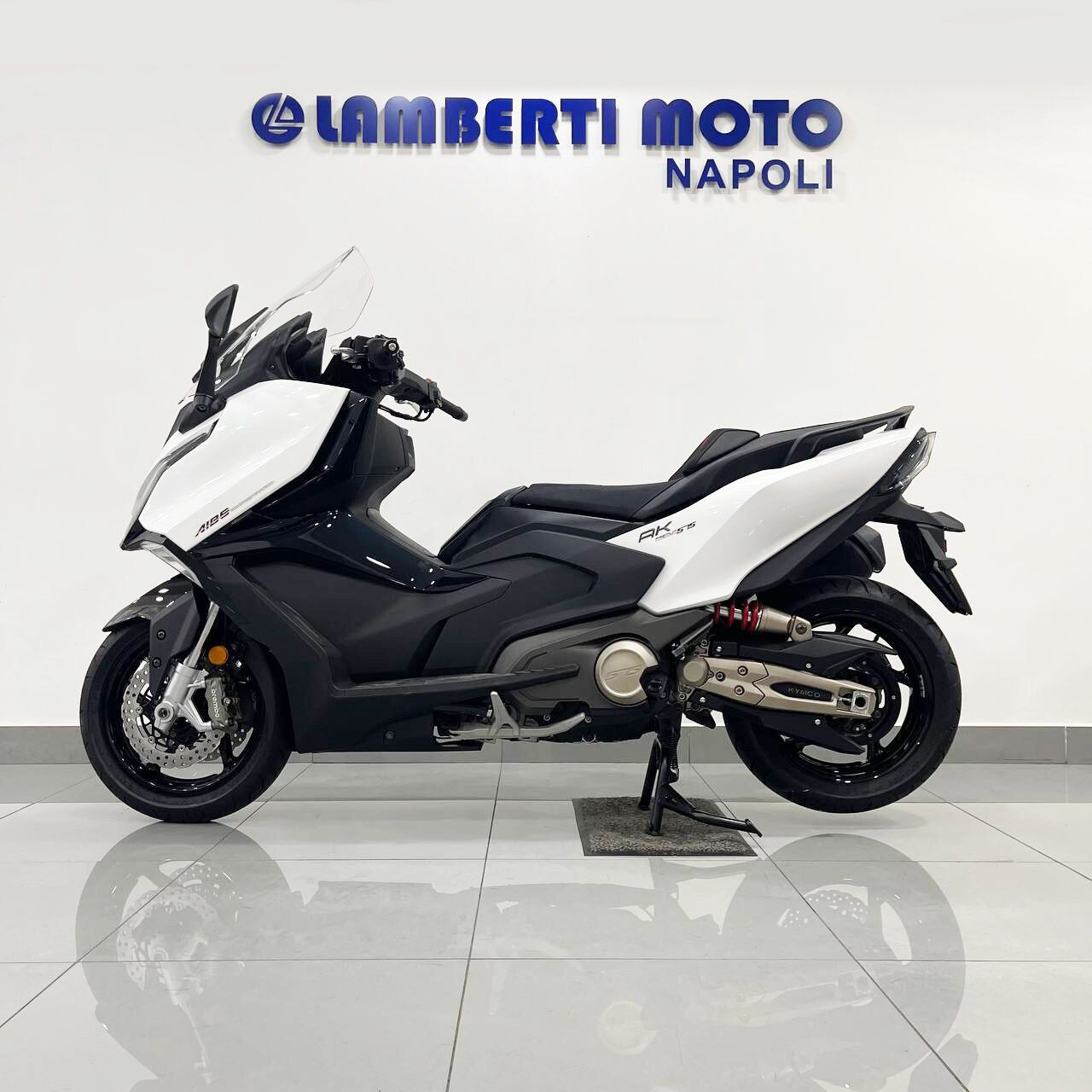 KYMCO AK 575 AK575 2026 bianco lucido