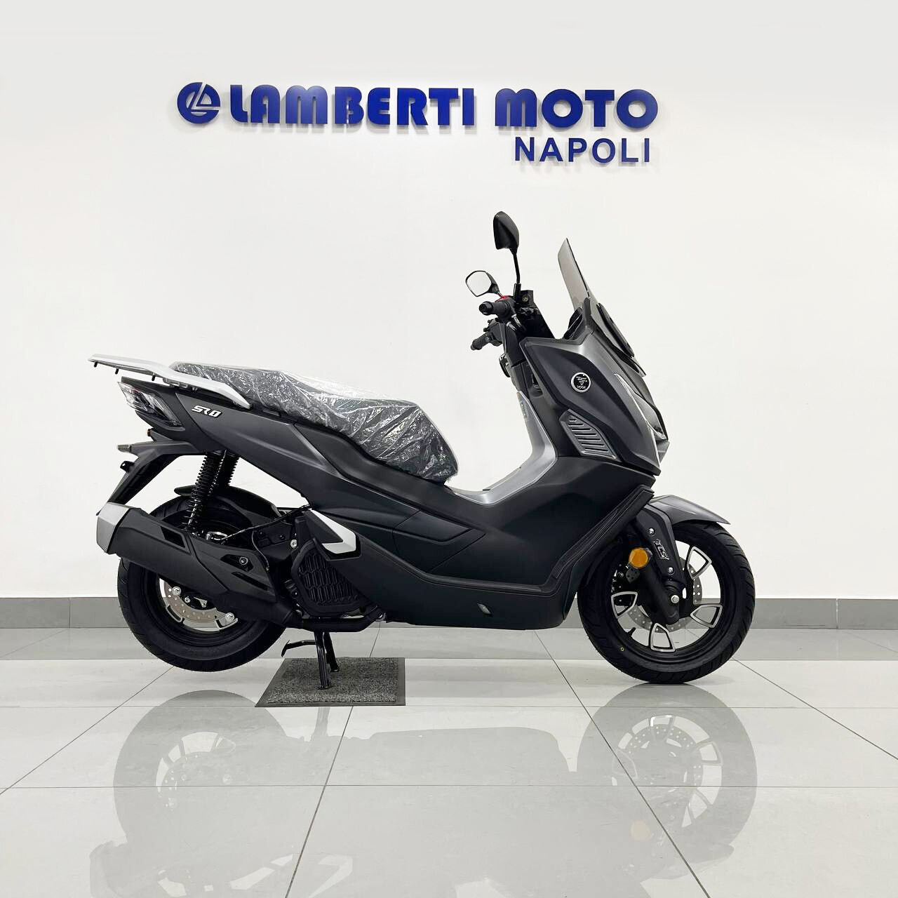 Voge Sfida SR1 125 GT Carbon Black 2026 - immagine 4