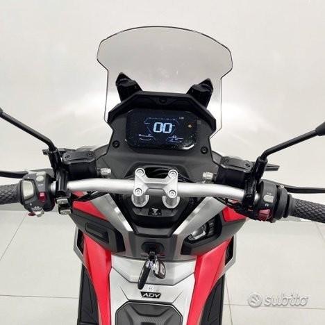 Voge Sfida Sr1 Adv 125 Metallic Red 2026 - immagine 4