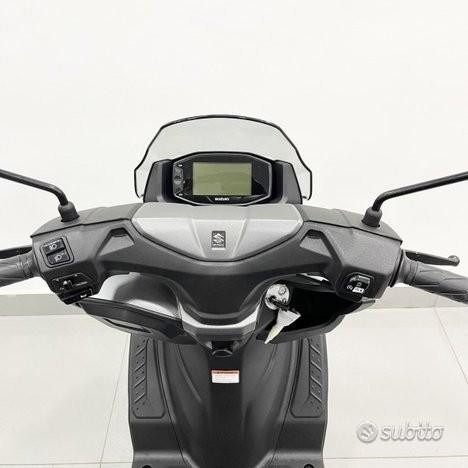 Suzuki Burgman 125 Ex Executive nero dubai 2026 - immagine 5