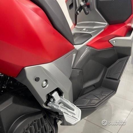 Voge Sfida Sr1 Adv 125 Metallic Red 2026 - immagine 8