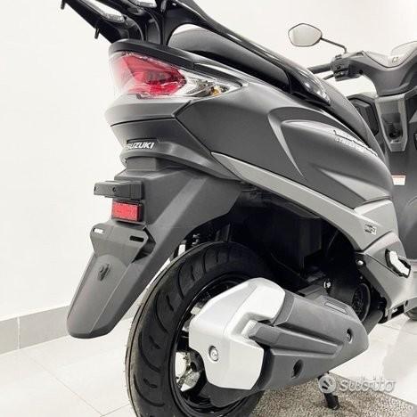 Suzuki Burgman 125 Ex Executive nero dubai 2026 - immagine 9